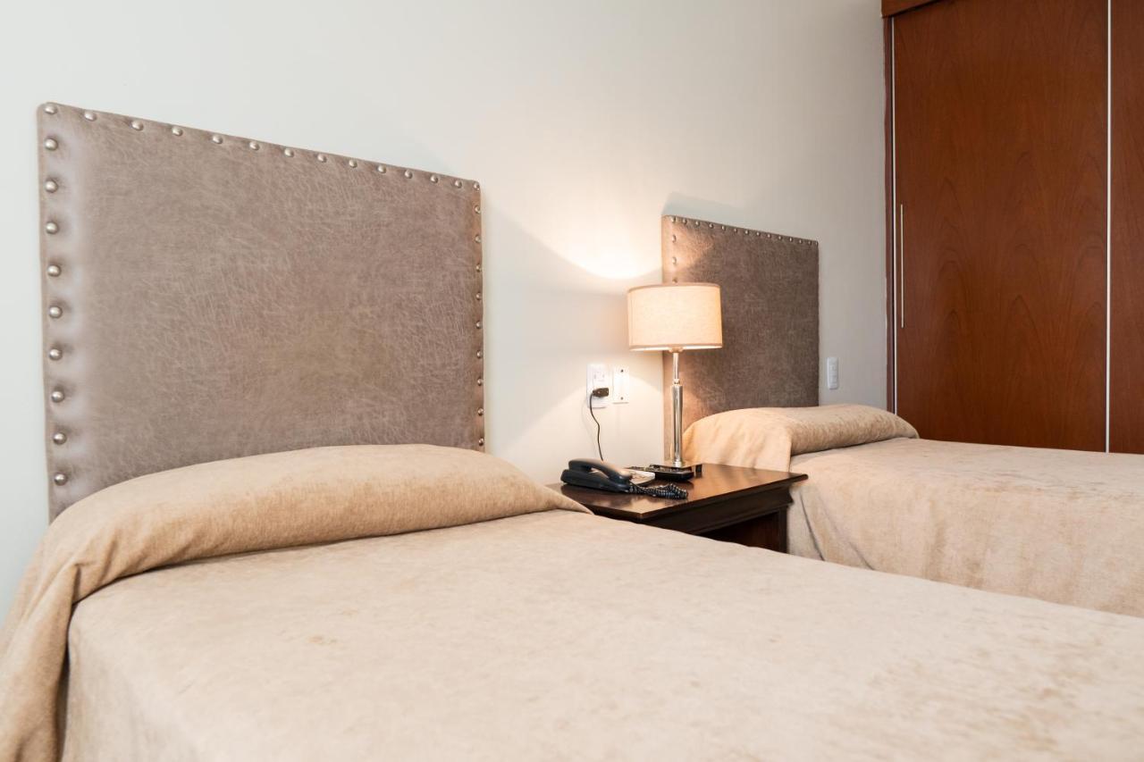 Hotel Embajador San Miguel de Tucumán Dış mekan fotoğraf